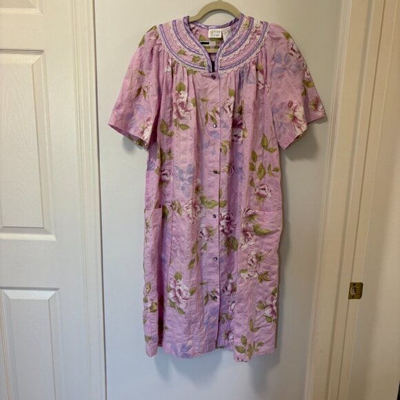 90’s Vintage Purple Floral Snap-Front Lace Trim House Dress Size M Mumu Robe - Picture 2 of 8